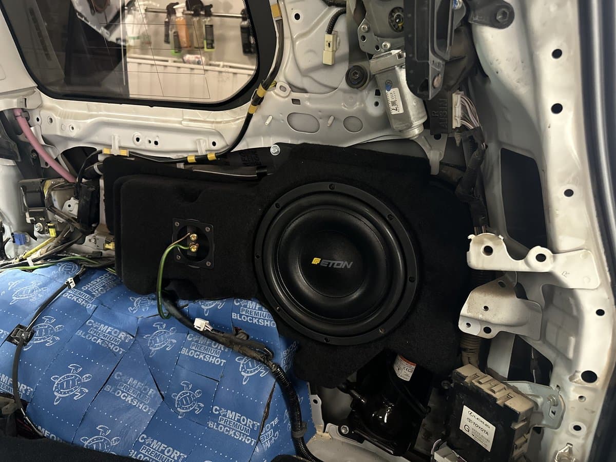 Профессиональная установка автозвука под ключ Томск