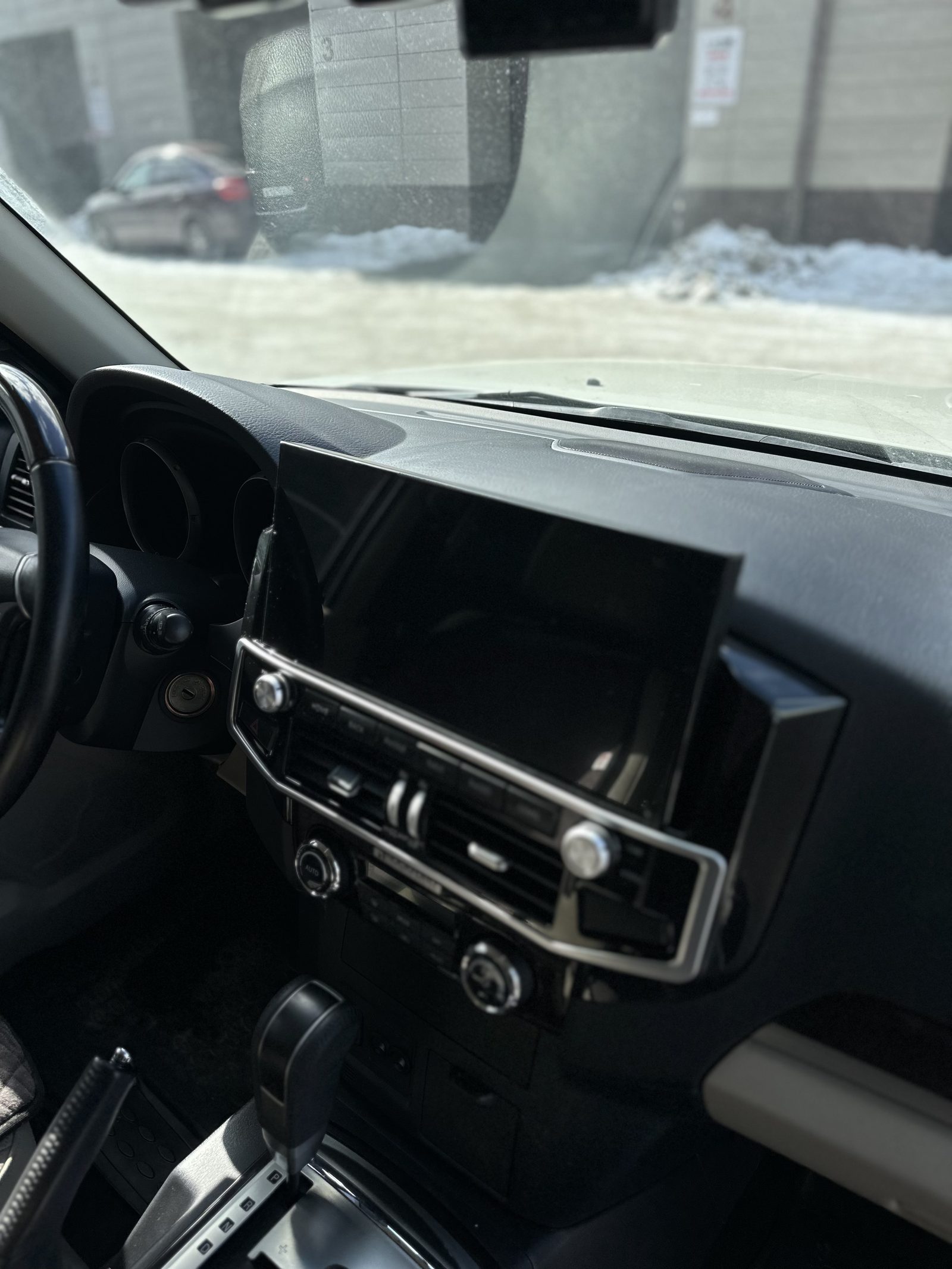 Установка штатной магнитолы в Mitsubishi — BassBrothers Томск