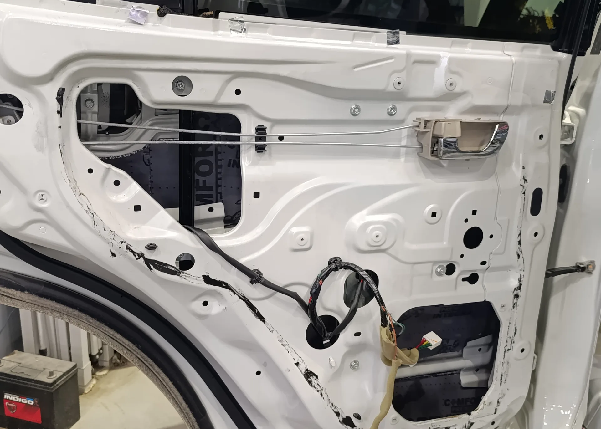 Комплексная шумоизоляция Mitsubishi Pajero фото 6