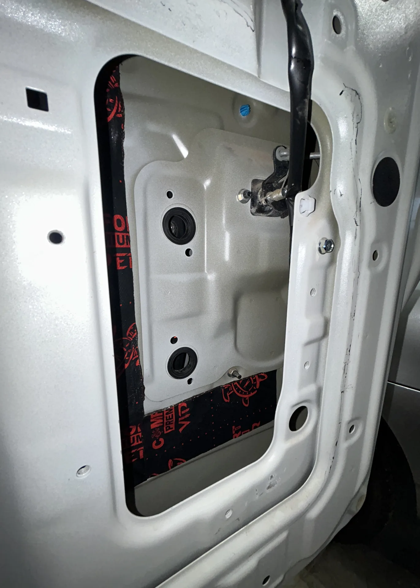 Комплексная шумоизоляция Mitsubishi Pajero фото 13