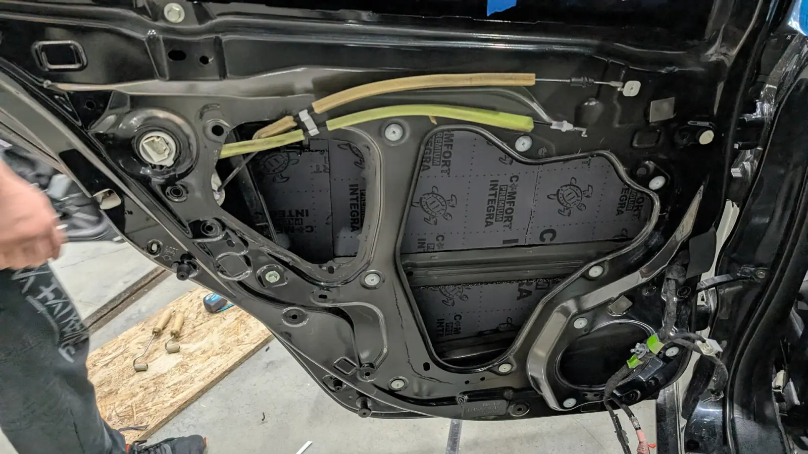 Замена штатной аудио системы + шумоизоляция Mazda 3 фото 8