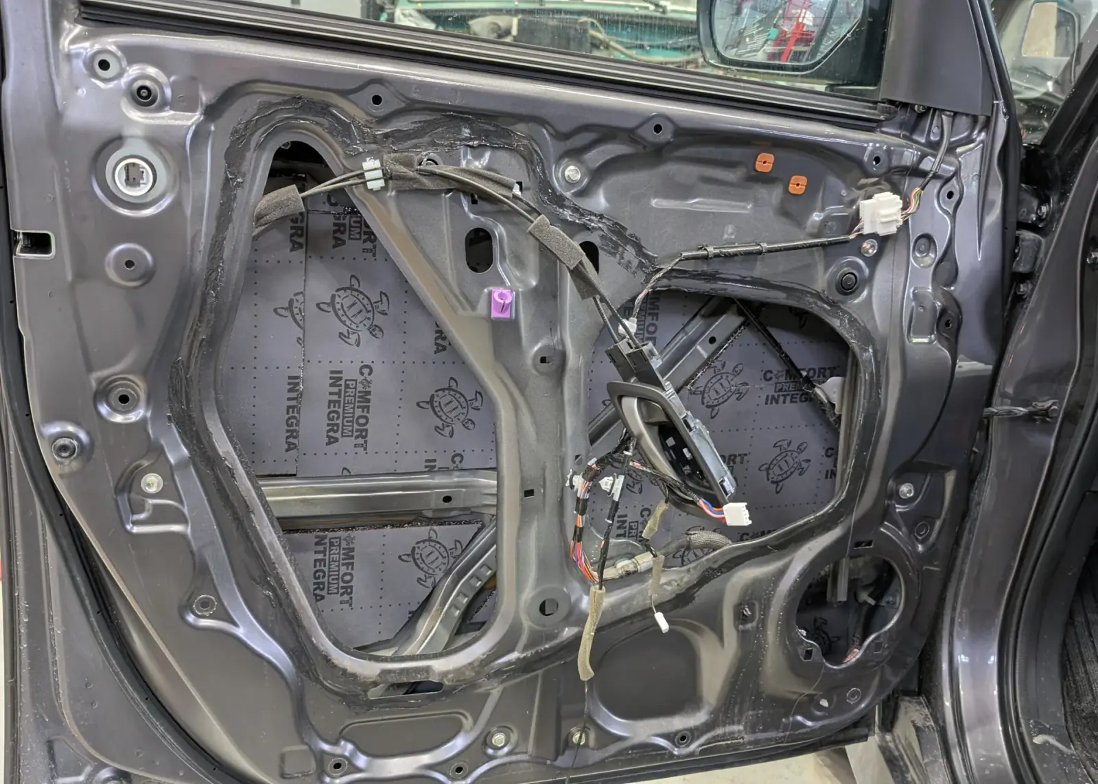 Замена штатной акустики + шумоизоляция дверей Honda Stepwgn фото 3